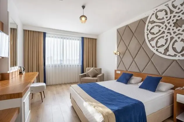 Deluxe Oda Büyük Yataklı Ve Fransız Balkonlu