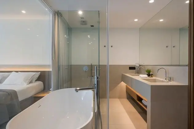 Junior Oda, Balkon, Kısmi Deniz Manzaralı