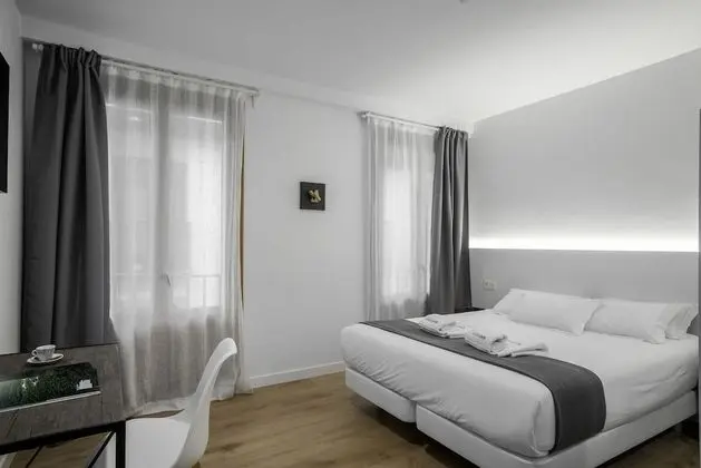 Deluxe Tek Büyük Yataklı Oda, Balkon (Harria)