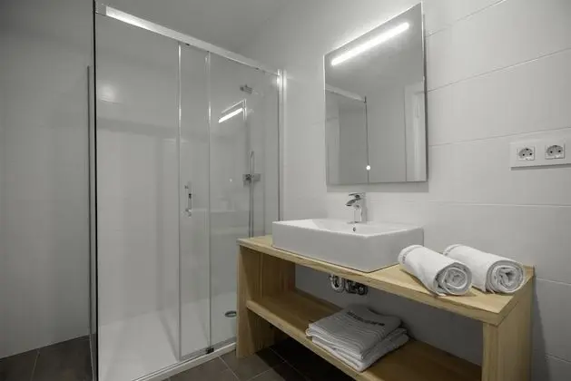 Deluxe Tek Büyük Yataklı Oda, Balkon (Harria)