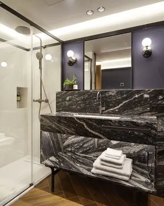 Premium Tek Büyük Yataklı Oda