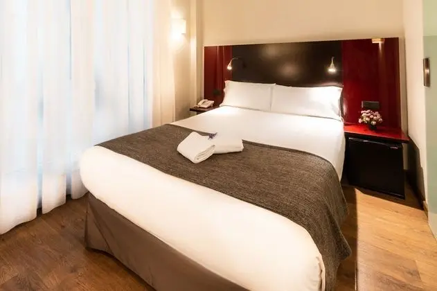 Büyük Yataklı Tek Kişilik Oda