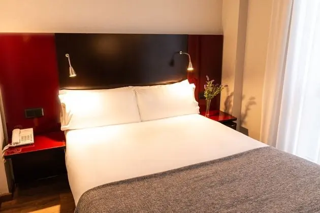 Büyük Yataklı Tek Kişilik Oda