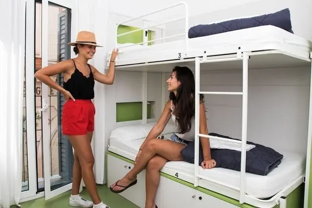 Standard Ortak Ranzalı Oda, Karma Ranzalı Oda, Ortak Banyo (4-People)