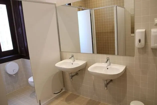 Standard Ortak Ranzalı Oda, Karma Ranzalı Oda, Ortak Banyo (4 people)