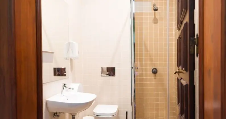 Standard Tek Büyük Yataklı Oda, Ortak Banyo