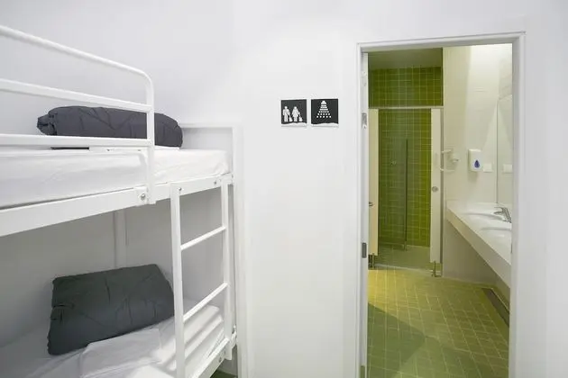 Standard Ortak Ranzalı Oda, Karma Ranzalı Oda, Özel Banyo (14-bed dorm)