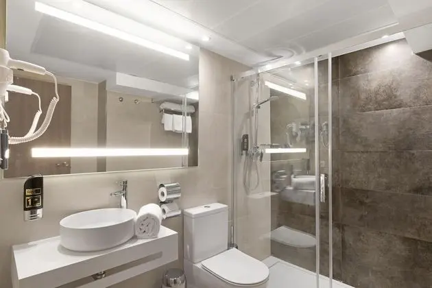 Tek Büyük Yataklı Oda, Balkon