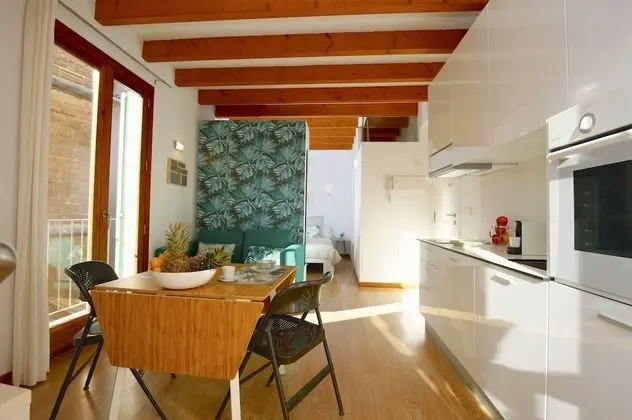 Stüdyo, Balkon