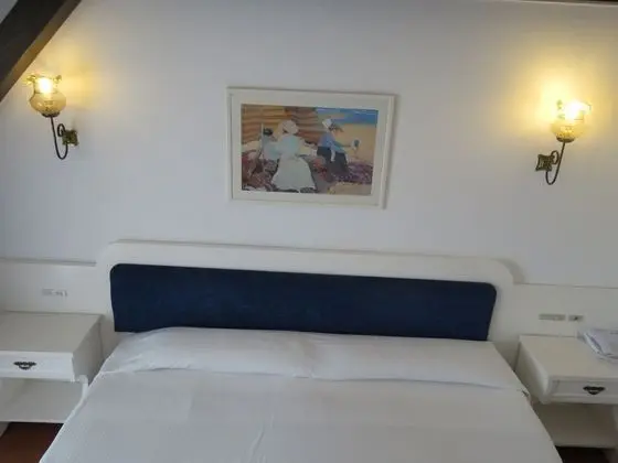 Büyük Yataklı Tek Kişilik Oda