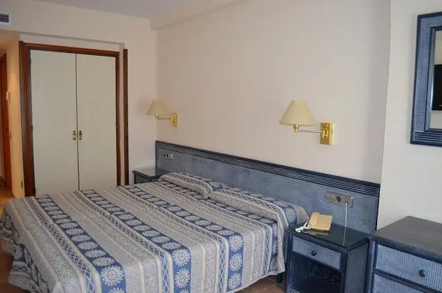 Büyük Yataklı Tek Kişilik Oda