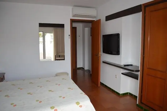 Büyük Yataklı Tek Kişilik Oda