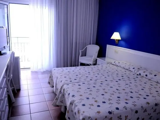 Büyük Yataklı Tek Kişilik Oda