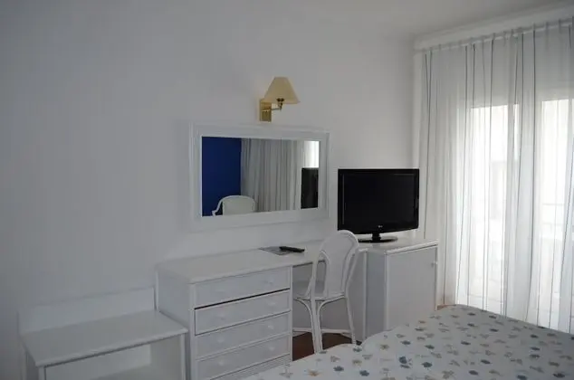 Büyük Yataklı Tek Kişilik Oda