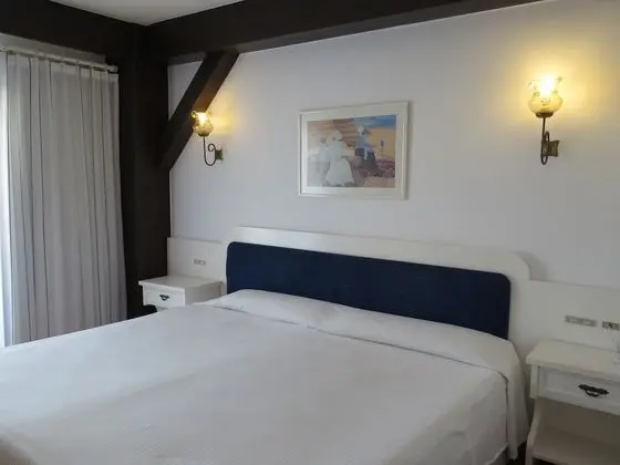 Büyük Yataklı Tek Kişilik Oda