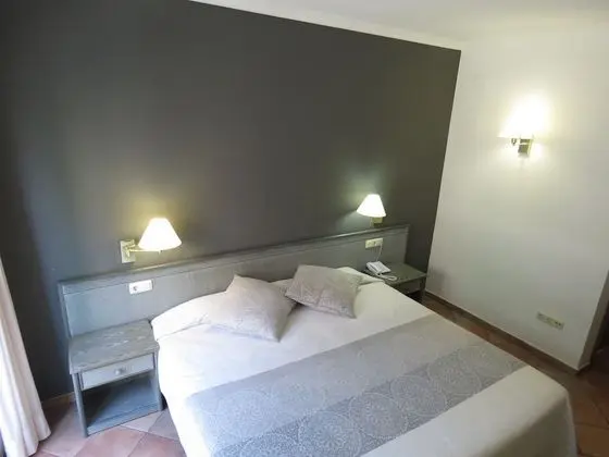 Büyük Yataklı Tek Kişilik Oda