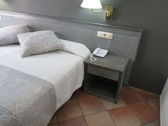 Büyük Yataklı Tek Kişilik Oda