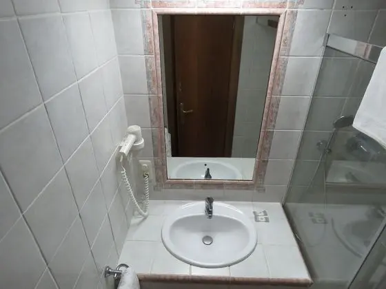 Büyük Yataklı Tek Kişilik Oda