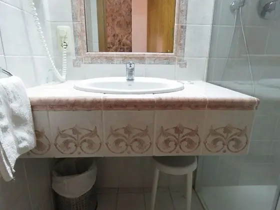 Büyük Yataklı Tek Kişilik Oda