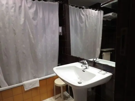 Büyük Yataklı Tek Kişilik Oda