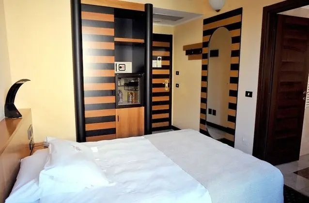 Büyük Yataklı Tek Kişilik Oda