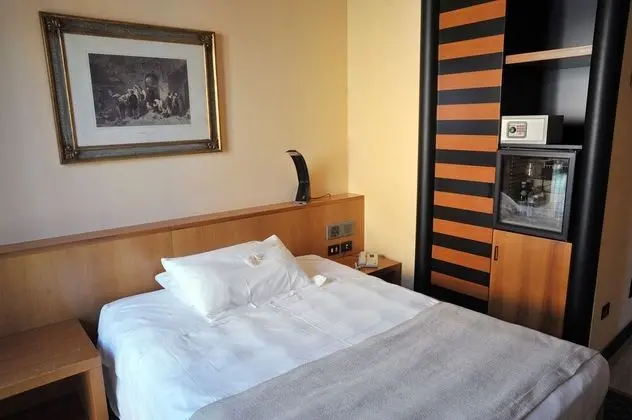 Büyük Yataklı Tek Kişilik Oda