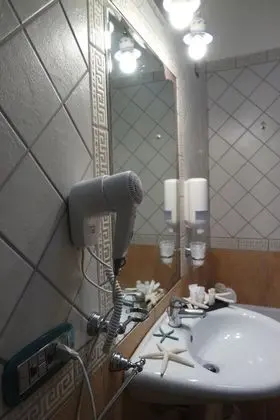 Üç Kişilik Oda