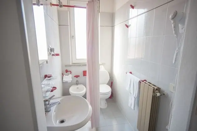 Üç Kişilik Oda