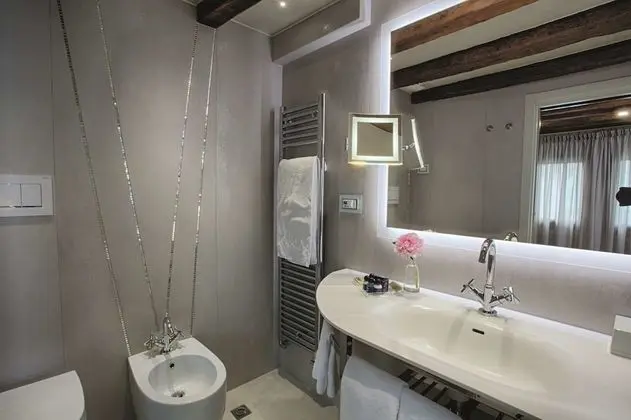 Deluxe Tek Büyük Yataklı Oda, Kanal Manzaralı (Piccolo canale e/o Giardini)