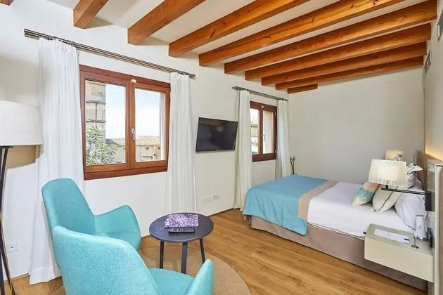 Büyük Yataklı Tek Kişilik Oda