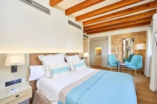 Büyük Yataklı Tek Kişilik Oda