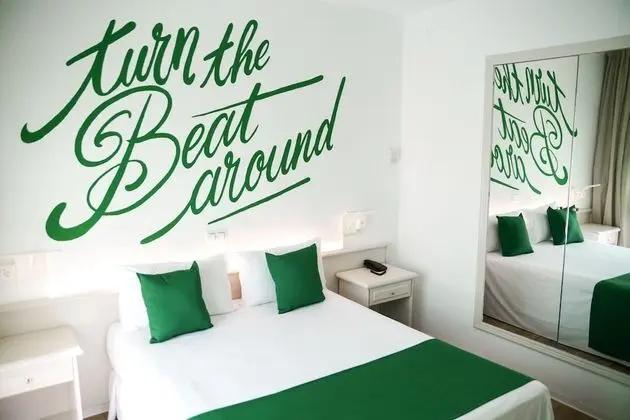 Deluxe Tek Büyük Yataklı Oda, Balkon (2 adults)