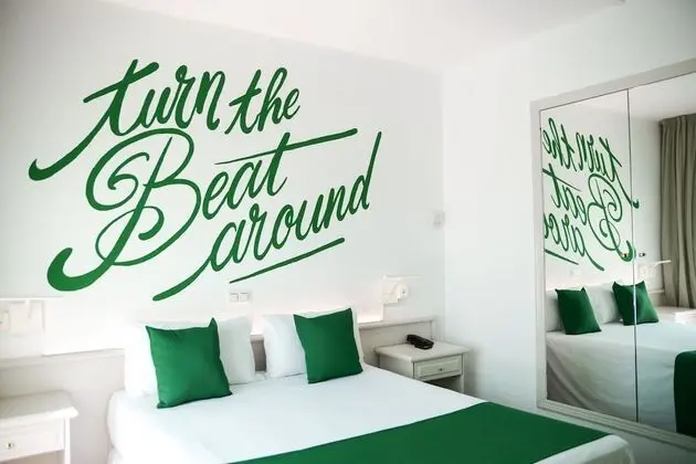 Deluxe Tek Büyük Yataklı Oda, Balkon (3 adults)
