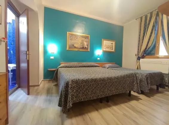 Üç Kişilik Oda
