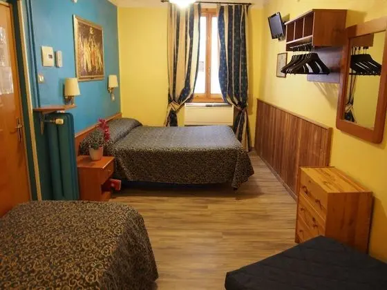 Üç Kişilik Oda