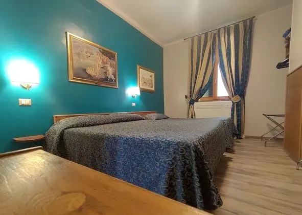 Üç Kişilik Oda