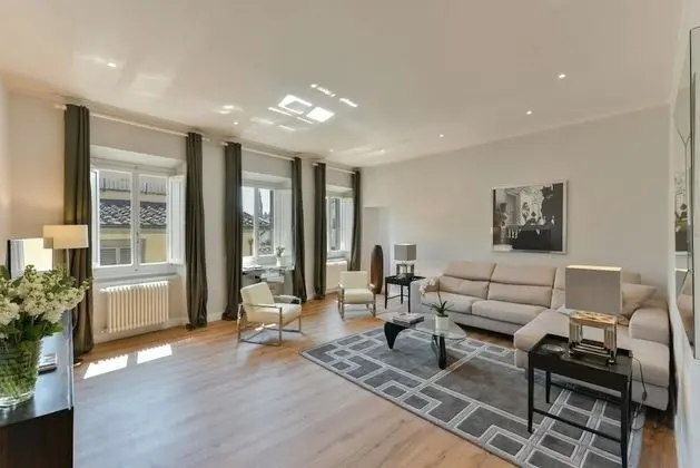 Apart Daire, 6 Yatak Odası