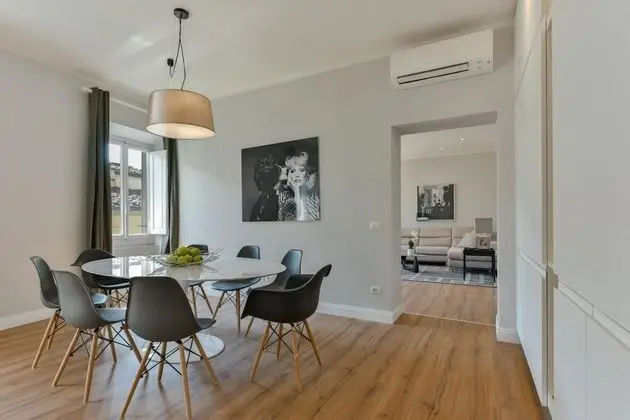 Odada yemek servisi