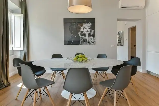 Odada yemek servisi