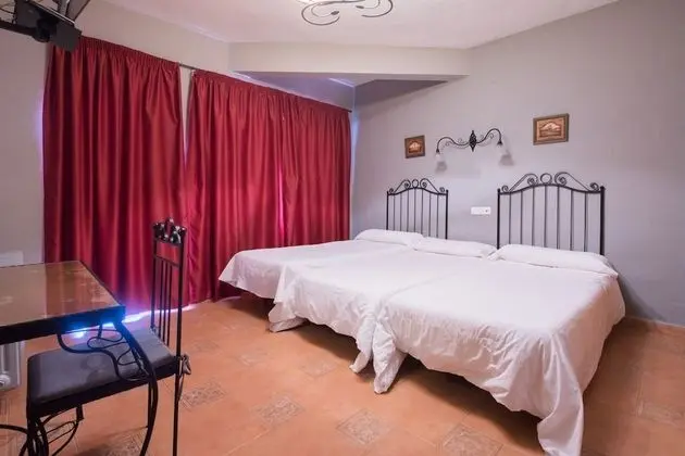 Üç Kişilik Oda
