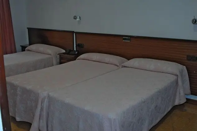 Üç Kişilik Oda