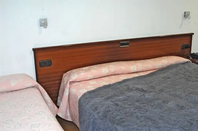 Üç Kişilik Oda