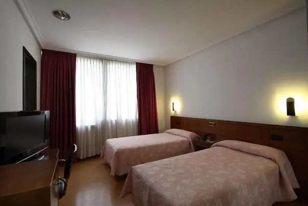 Üç Kişilik Oda