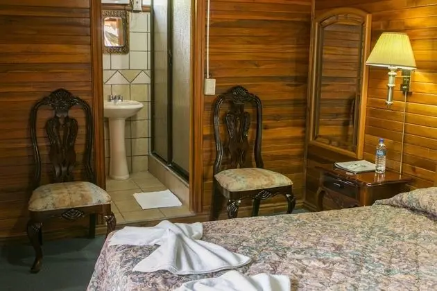 Üç Kişilik Oda