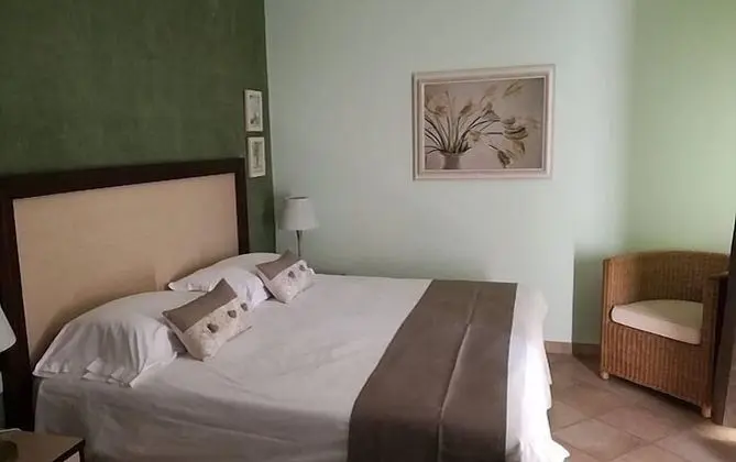 Tek Büyük Yataklı Oda, Balkon, Deniz Manzaralı (3)