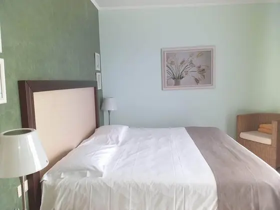 Tek Büyük Yataklı Oda, Balkon, Deniz Manzaralı (3)