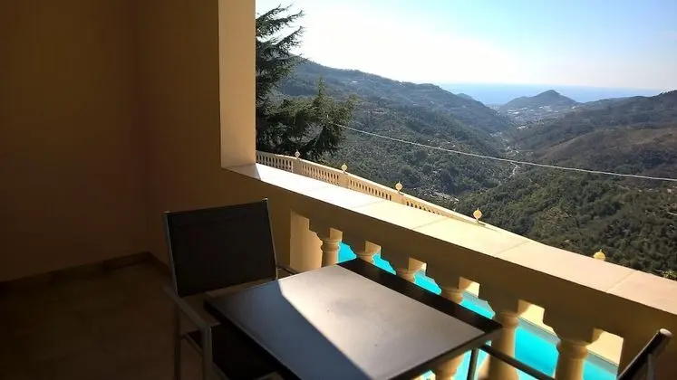 Tek Büyük Yataklı Oda, Balkon, Deniz Manzaralı (3)