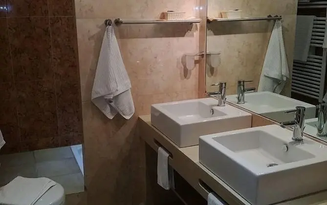 Tek Büyük Yataklı Oda, Balkon, Deniz Manzaralı (4)