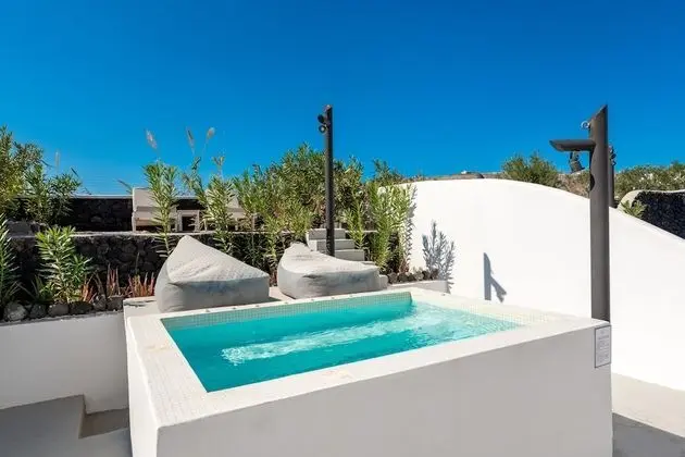Cozy Room with Outdoor Heated Hot Tub
