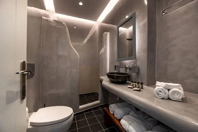 Cozy Room with Outdoor Heated Hot Tub